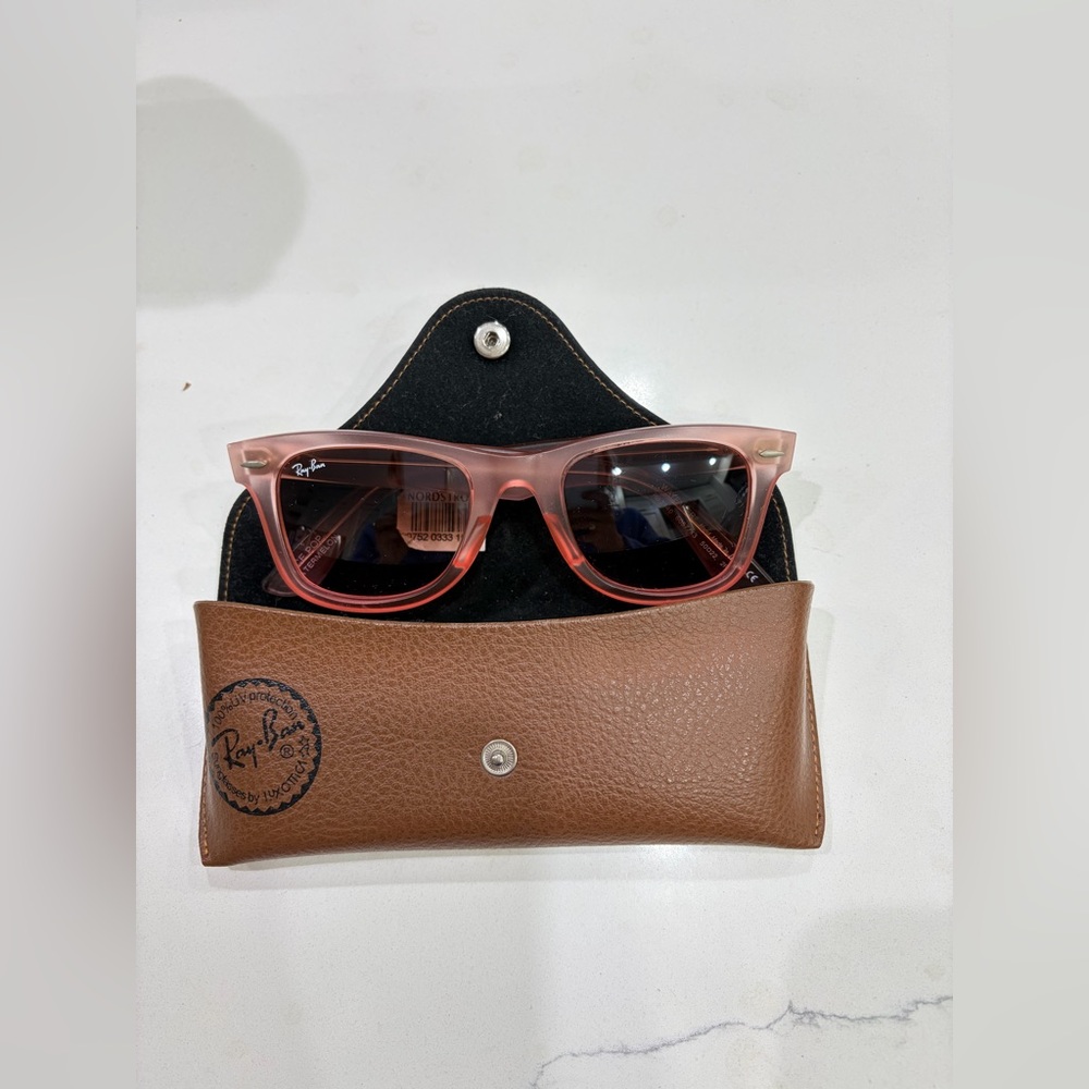 Ray-Ban Wayfarers Pink